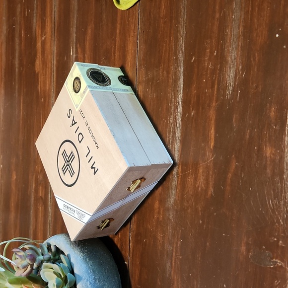 Mil Dias Magicos el 2021 Cigar Box - Picture 4 of 4